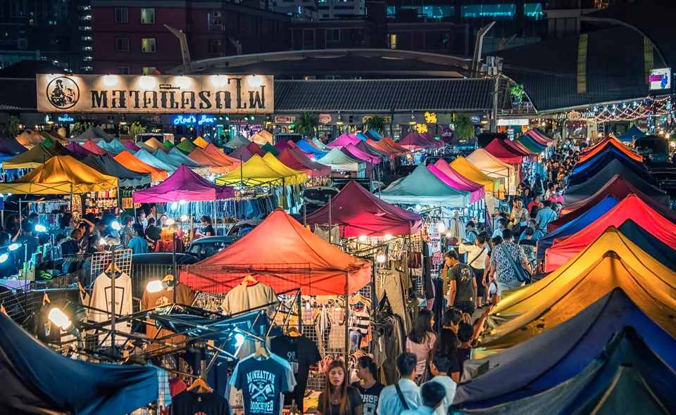 Talad Rod Fai bangkok shopping